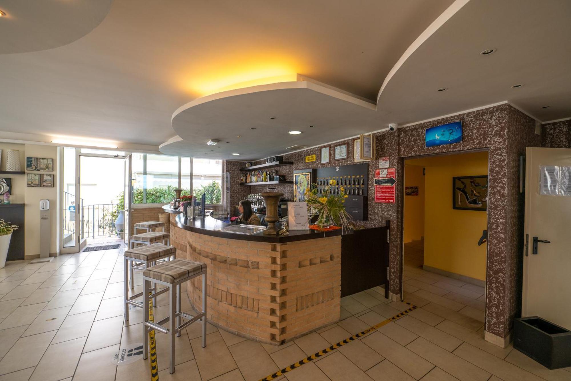 Di Matteo Hotel Розето-дельи-Абруцци Экстерьер фото