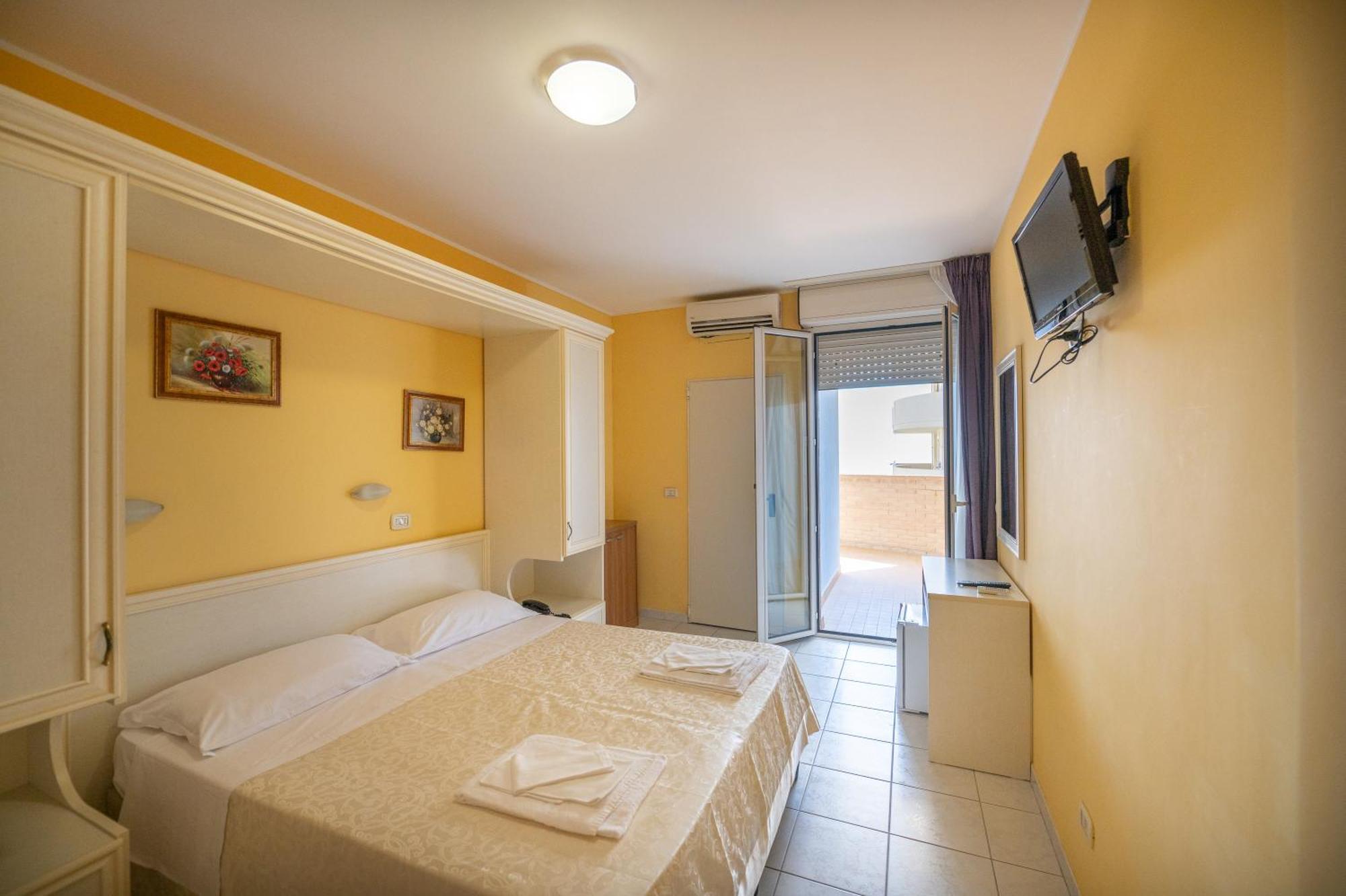 Di Matteo Hotel Розето-дельи-Абруцци Экстерьер фото