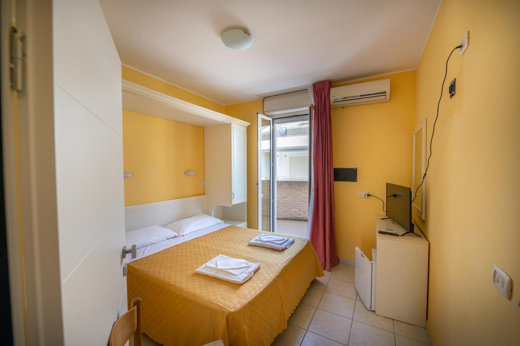 Di Matteo Hotel Розето-дельи-Абруцци Экстерьер фото
