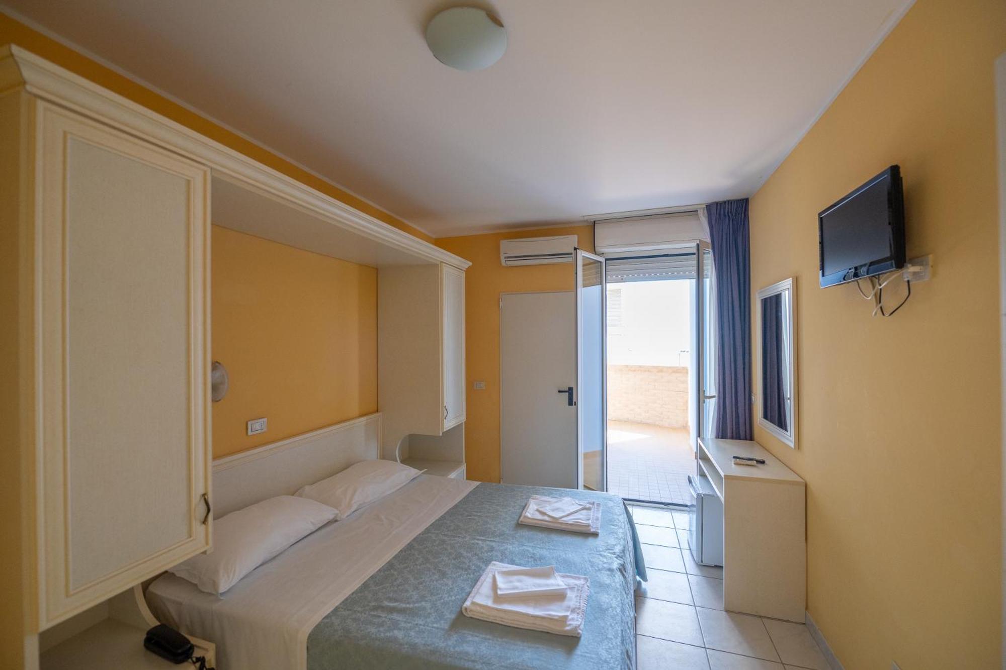 Di Matteo Hotel Розето-дельи-Абруцци Экстерьер фото
