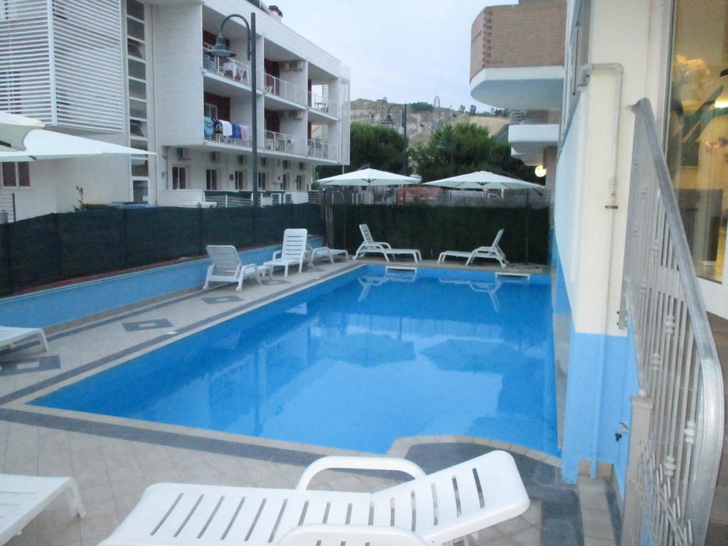 Di Matteo Hotel Розето-дельи-Абруцци Экстерьер фото